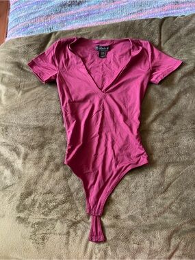 House of Harlow- Deep V-Neck Short Sleeve Bodysuit